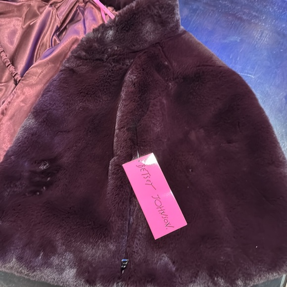 New wine color super soft shawl/poncho - Picture 3 of 8